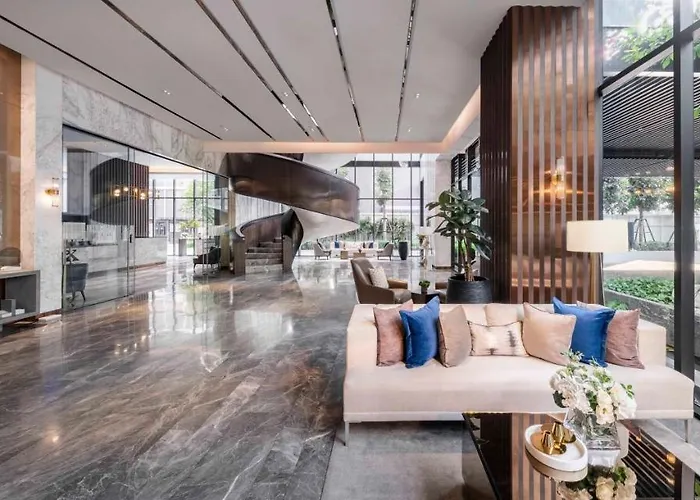 Wyndham Queen Convention Centre Отель 4*