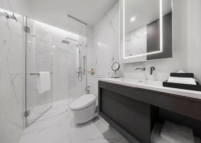 Wyndham Queen Convention Centre Hotel 4*
