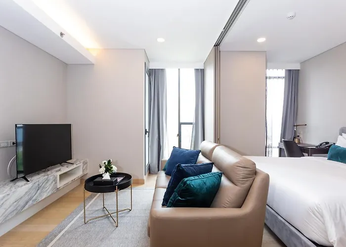 Wyndham Queen Convention Centre Hotel