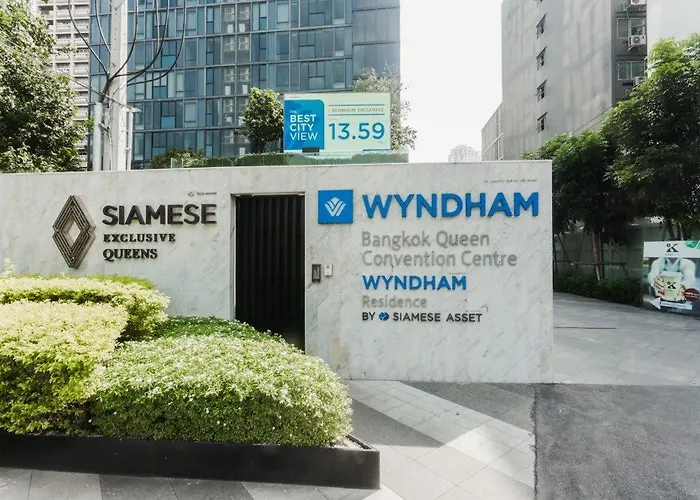 Wyndham Queen Convention Centre 4*