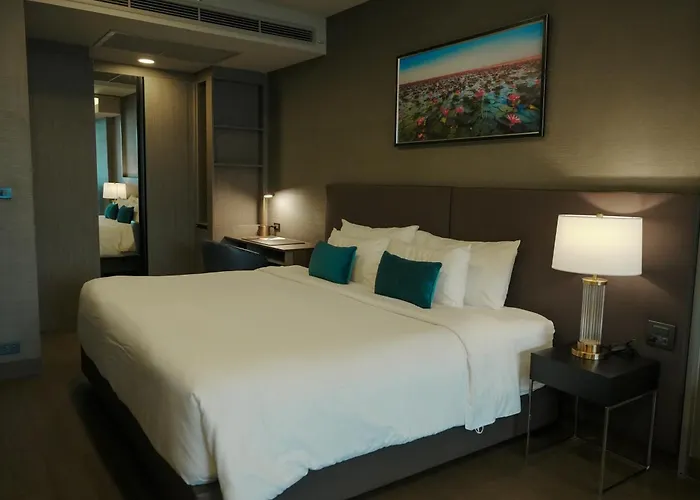 Wyndham Queen Convention Centre 4*
