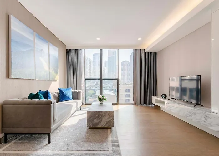 Wyndham Queen Convention Centre מלון