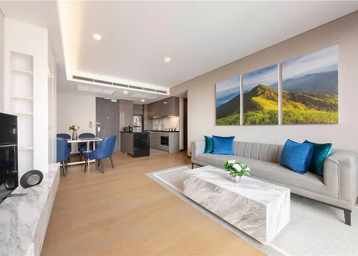 Wyndham Queen Convention Centre מלון