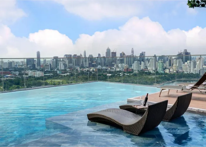 Wyndham Queen Convention Centre Hotel 4*