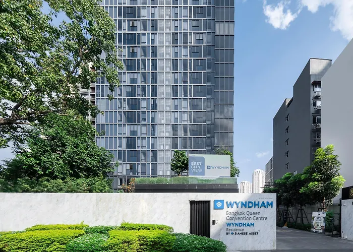 Wyndham Queen Convention Centre 4*