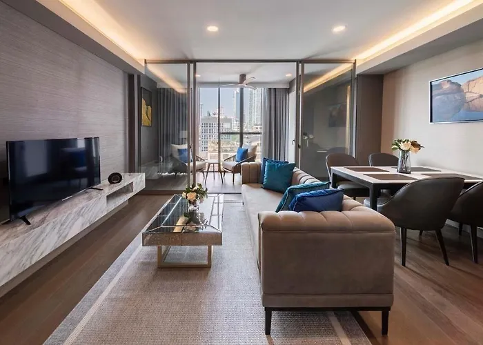 Отель Wyndham Queen Convention Centre 4*