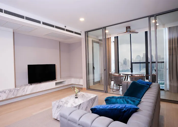 Wyndham Queen Convention Centre Отель 4*