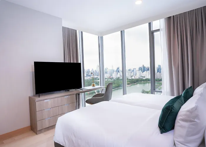 מלון Wyndham Queen Convention Centre
